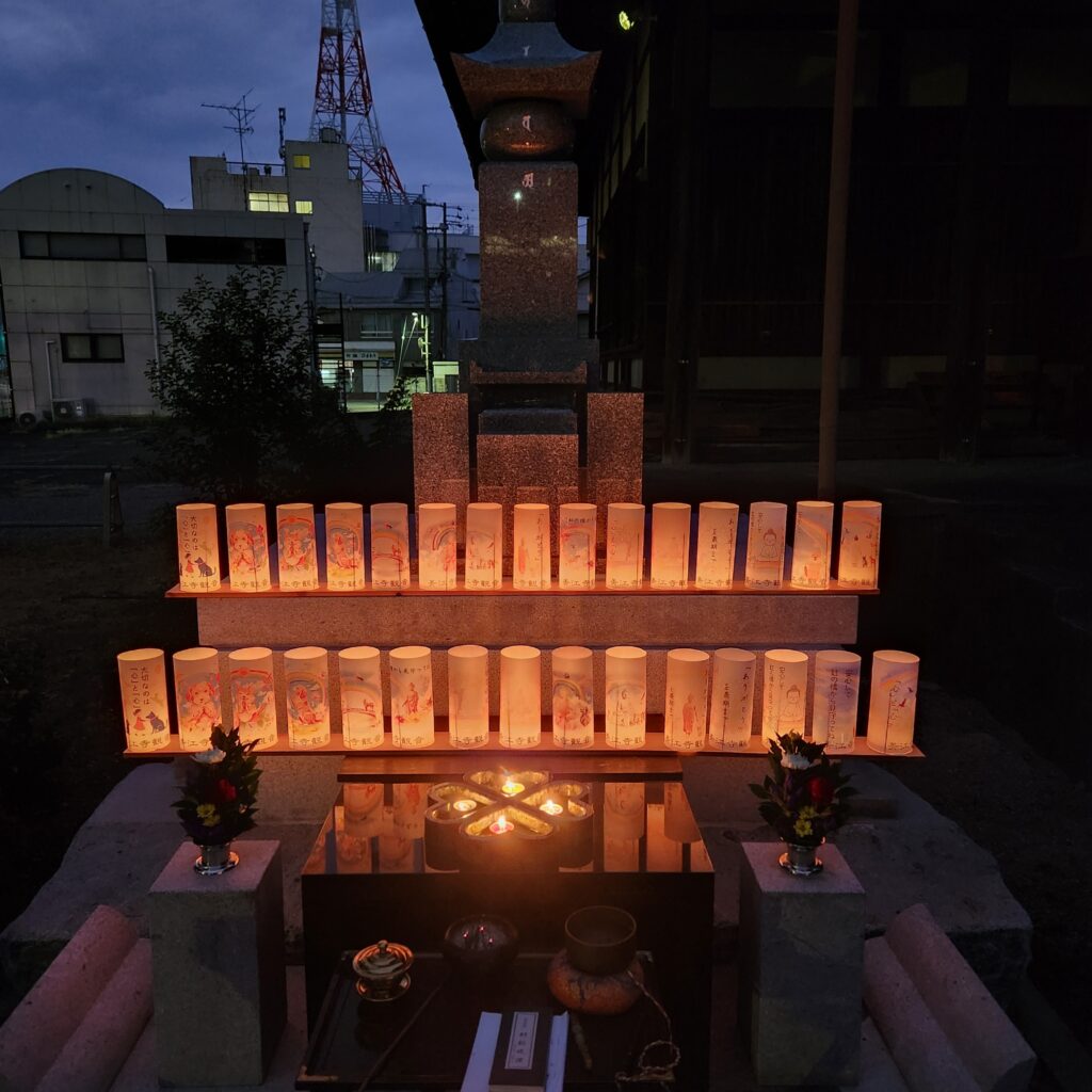 岐阜市の美江寺観音にあるペット供養塔