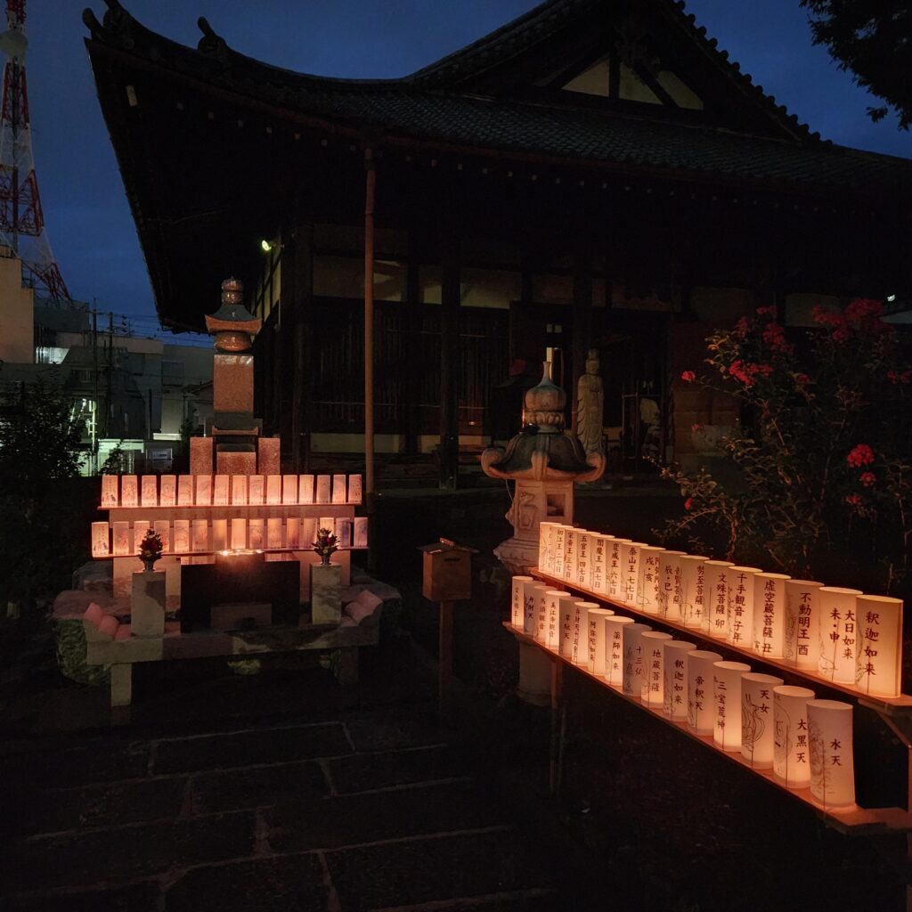 岐阜市の美江寺観音にあるペット供養塔