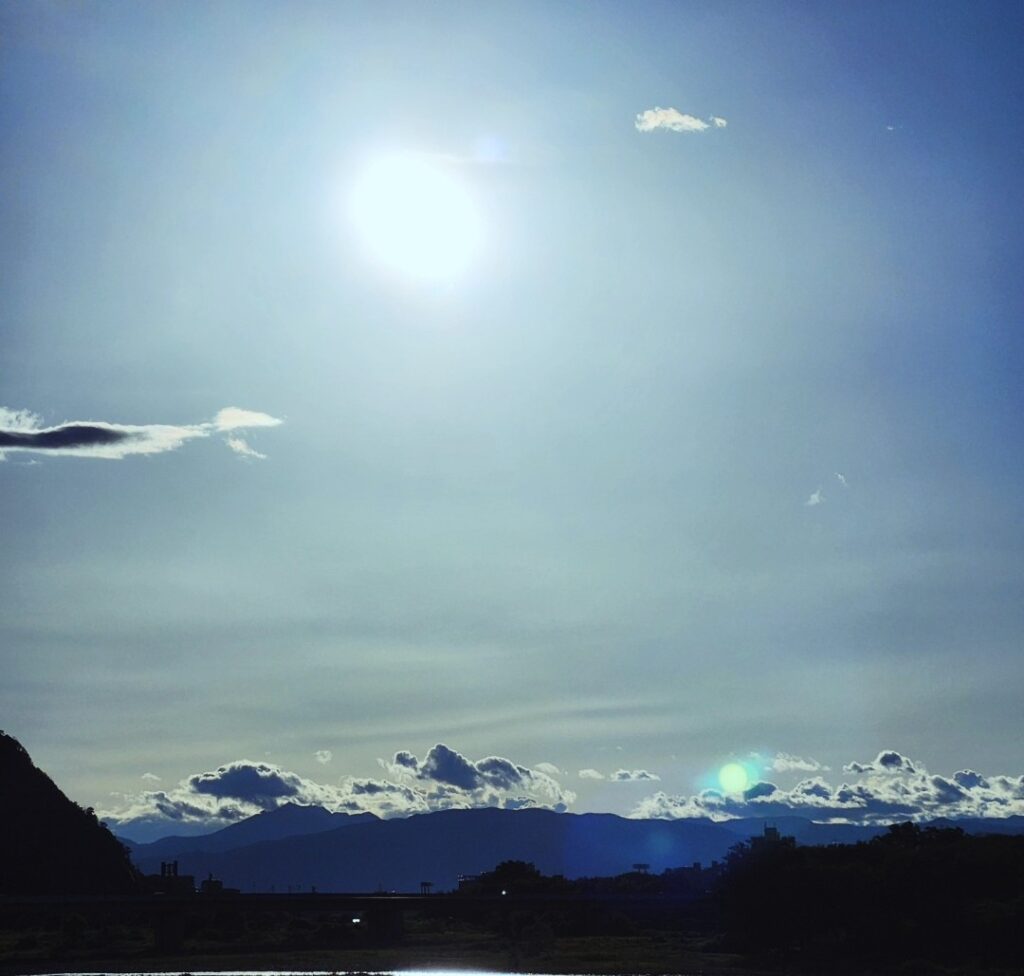 岐阜市で訪問ペット火葬をした帰り道の青空