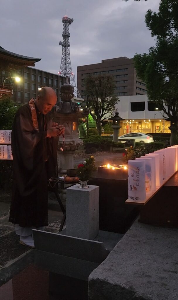 岐阜市の美江寺観音にあるペット供養塔の開眼供養