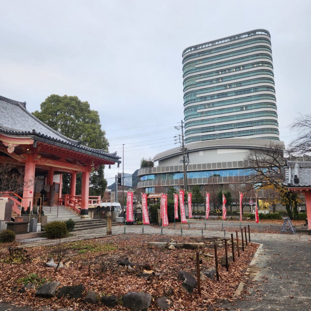 美江寺観音ペット供養塔